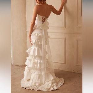 The Milano Set in White Crinkle Brocade